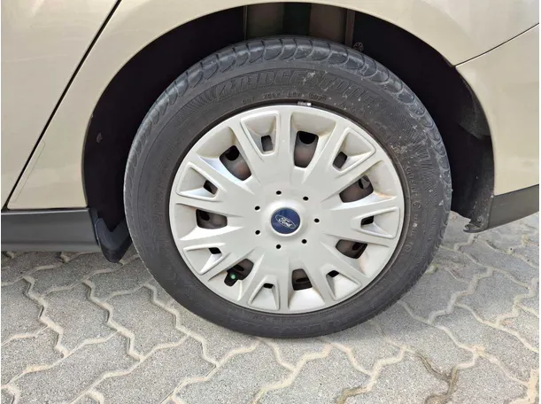Car image 9