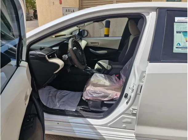 Car image 11