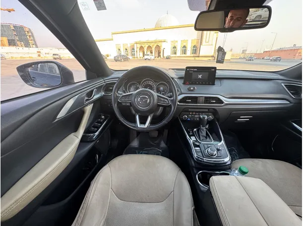 Car image 16