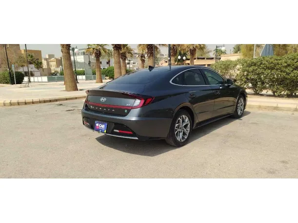 Car image 5