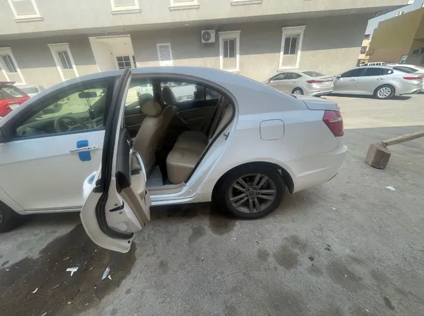 Car image 15