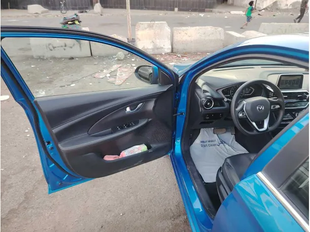 Car image 12