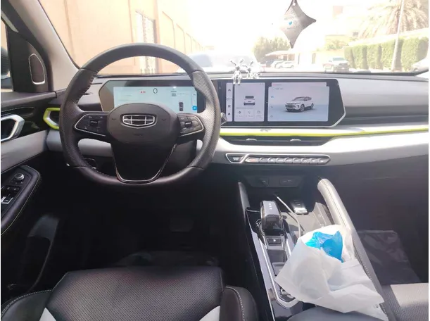 Car image 18