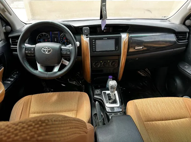 Car image 17