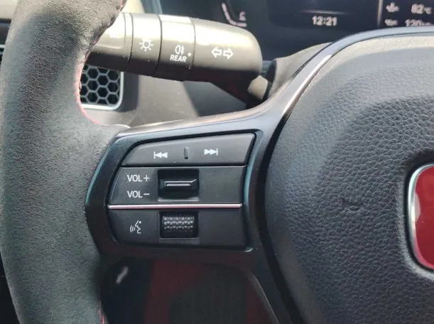 Car image 26