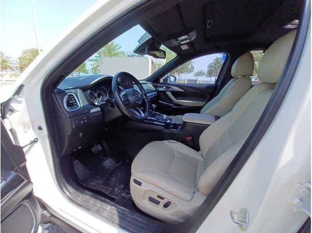 Car image 11
