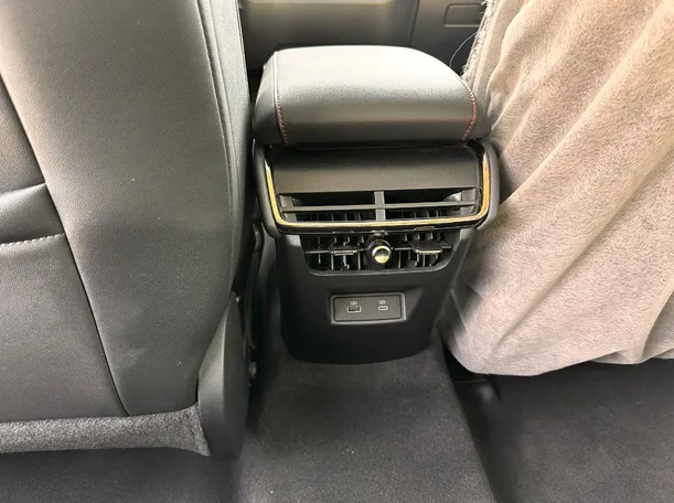 Car image 27