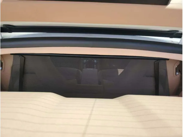 Car image 32