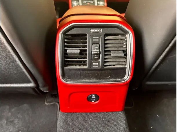 Car image 29
