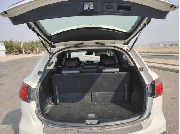 Car image 23