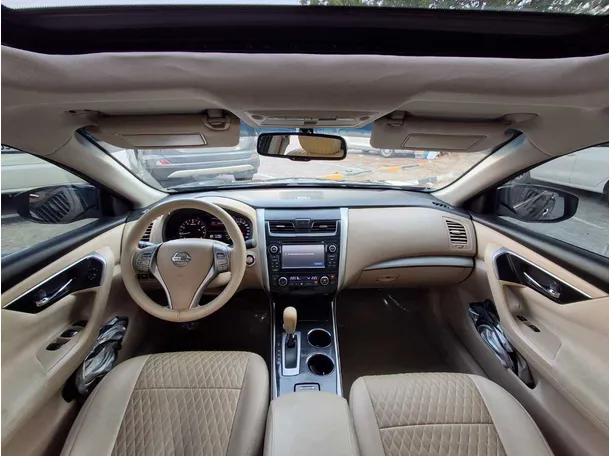 Car image 19