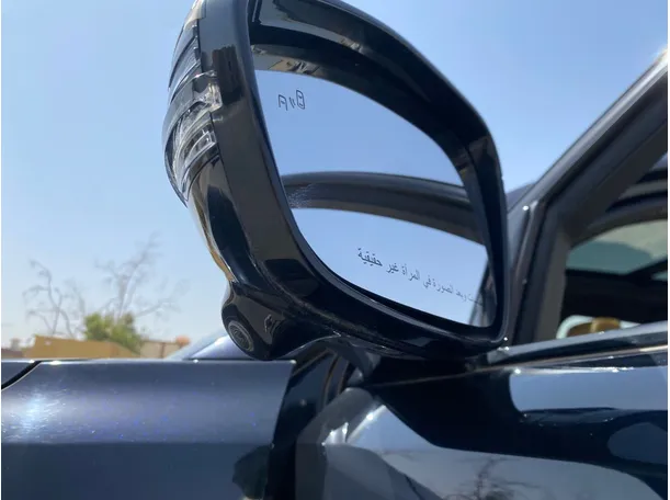Car image 27