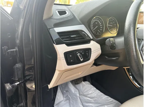 Car image 28