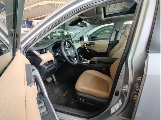 Car image 14
