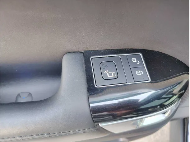 Car image 42