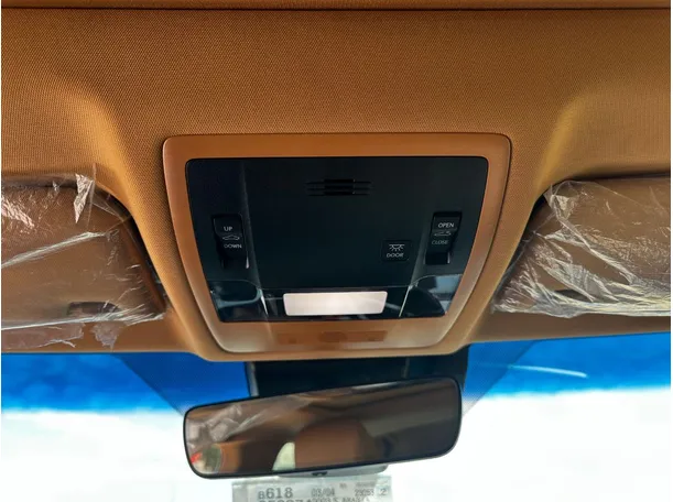 Car image 30