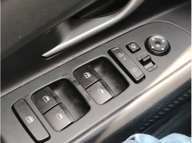 Car image 31
