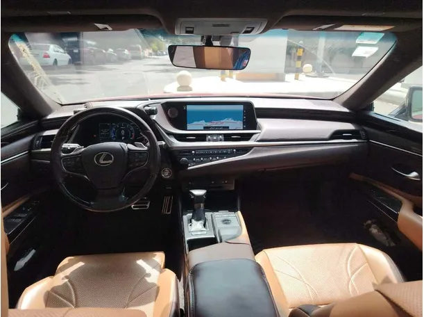 Car image 20