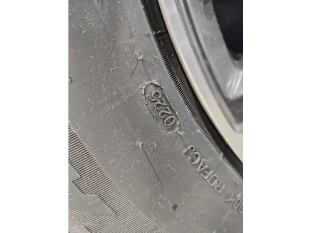 Car image 30