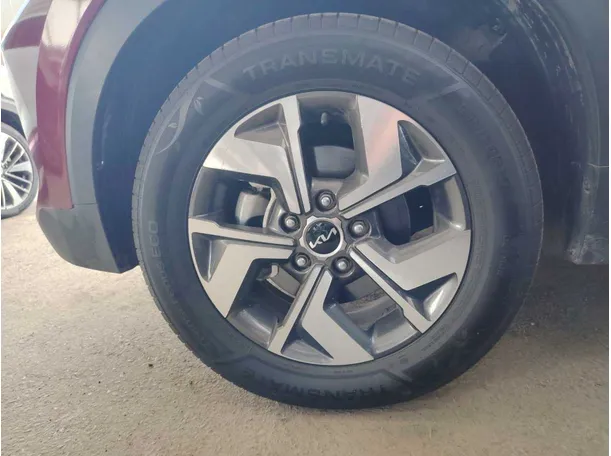 Car image 9