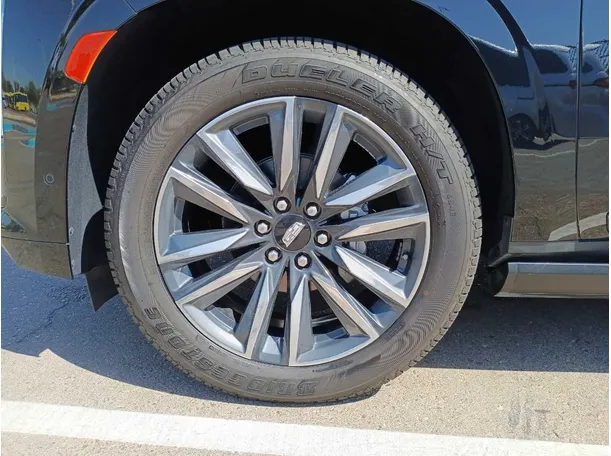 Car image 9