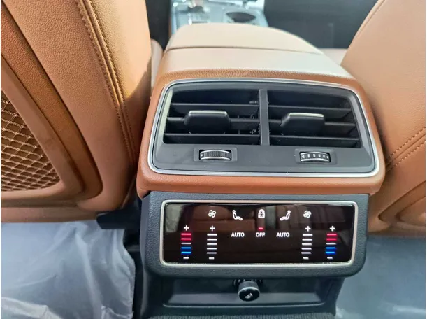 Car image 29
