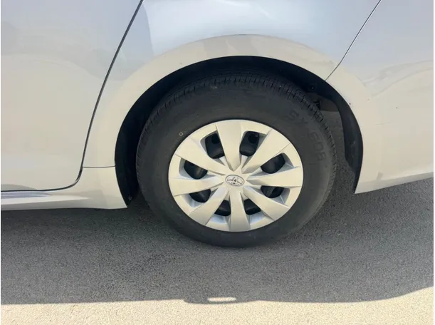 Car image 9