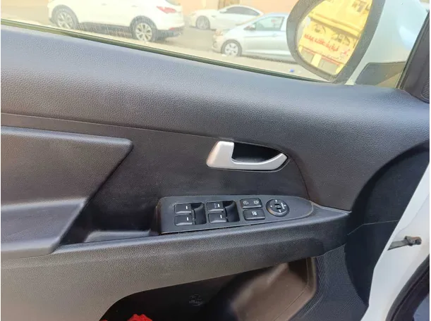 Car image 29
