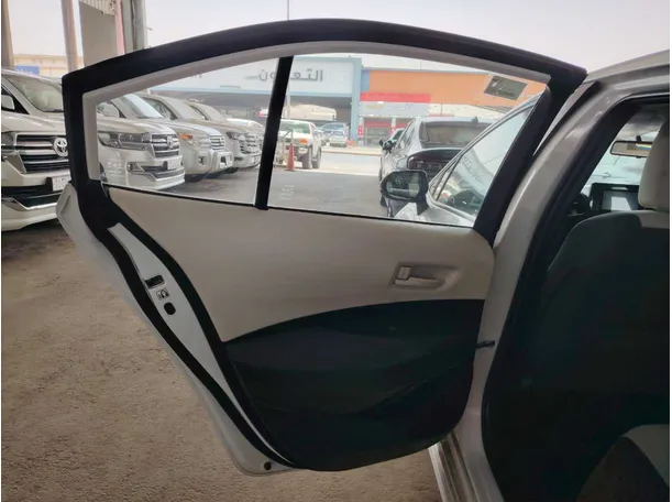 Car image 16