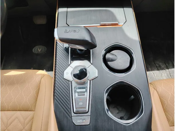 Car image 25