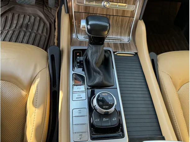 Car image 17
