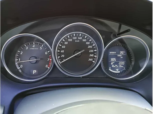 Car image 15