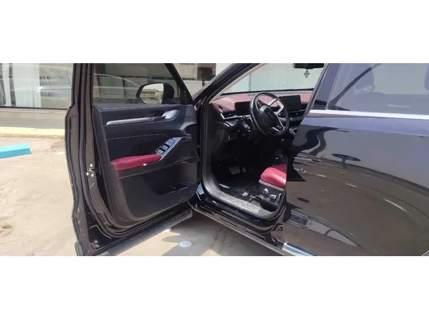 Car image 11