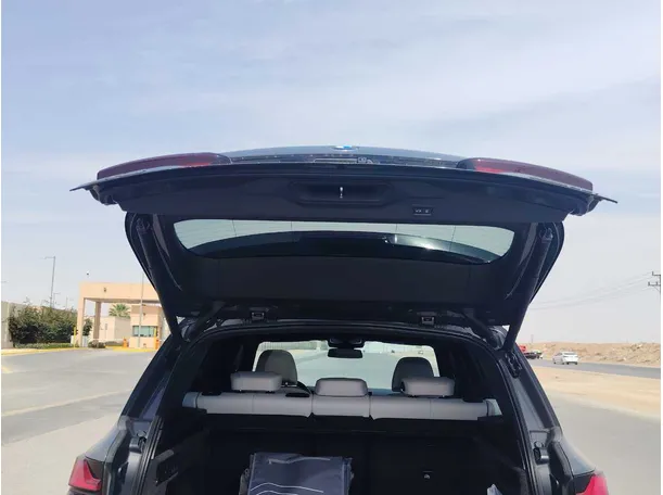 Car image 25