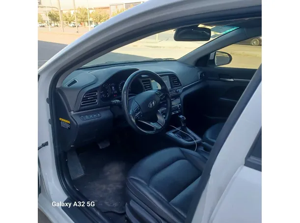 Car image 11