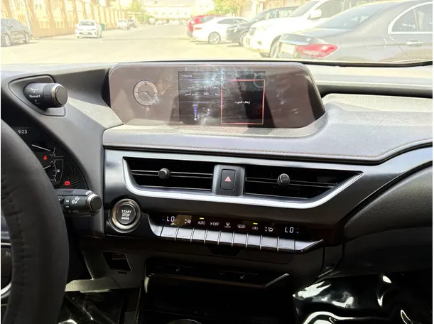 Car image 19