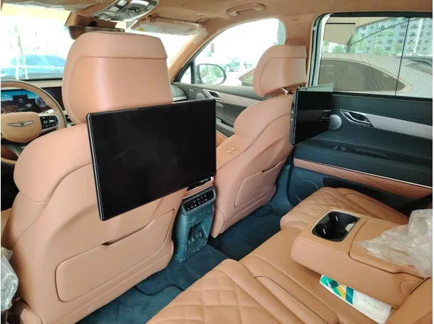 Car image 17