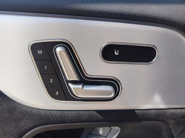 Car image 29