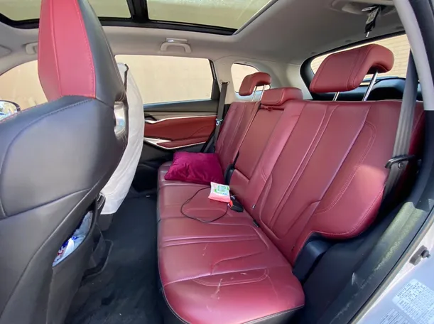 Car image 13