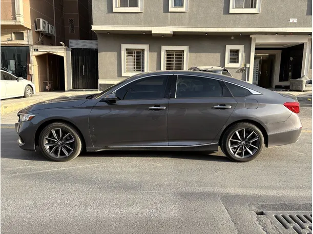 Car image 8