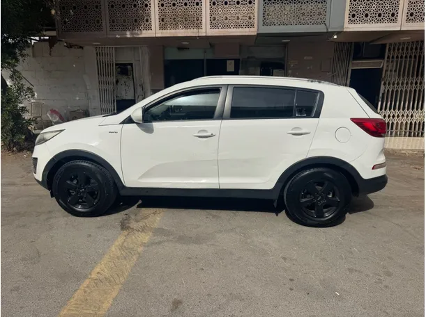 Car image 8