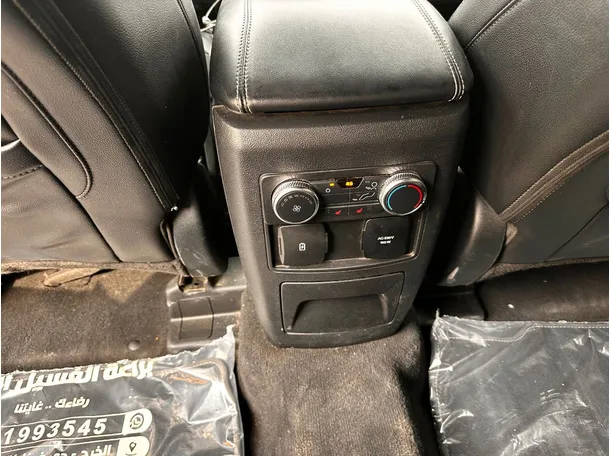 Car image 30