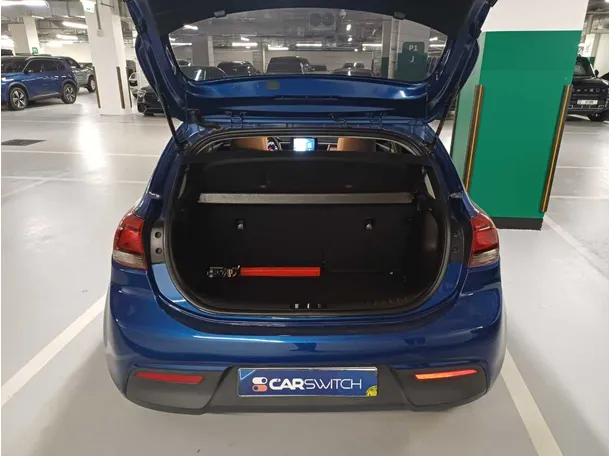 Car image 19