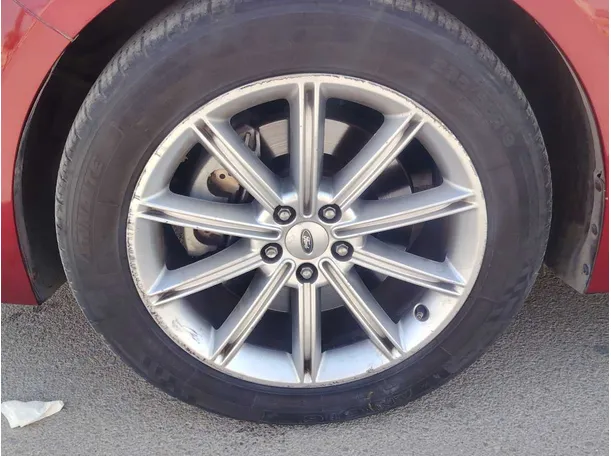 Car image 10