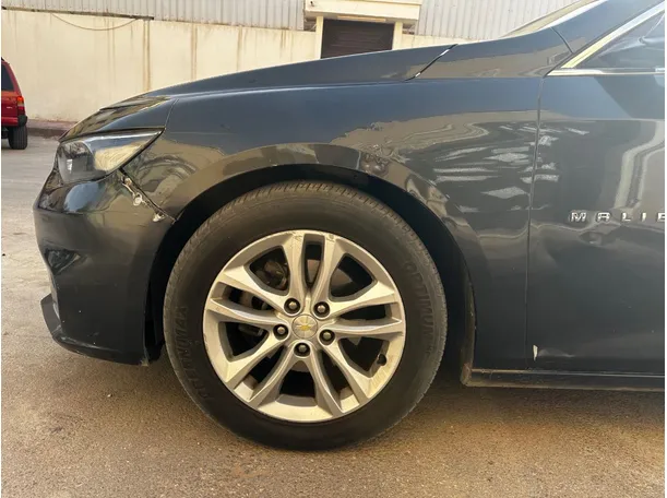 Car image 9