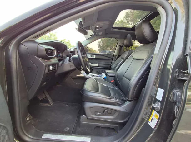 Car image 12