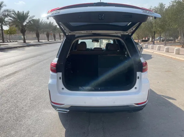 Car image 22