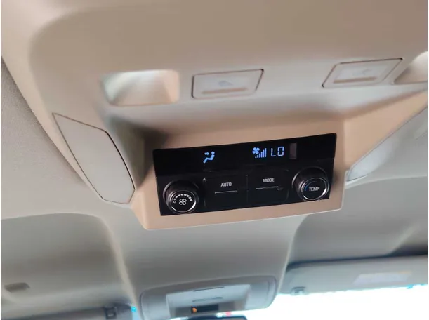 Car image 28