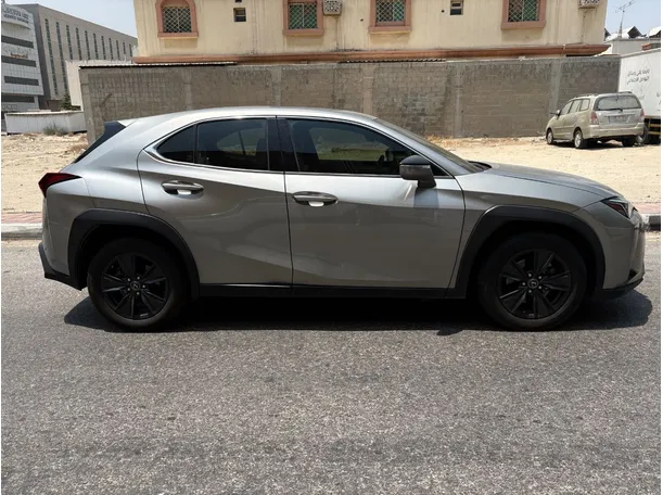 Car image 4