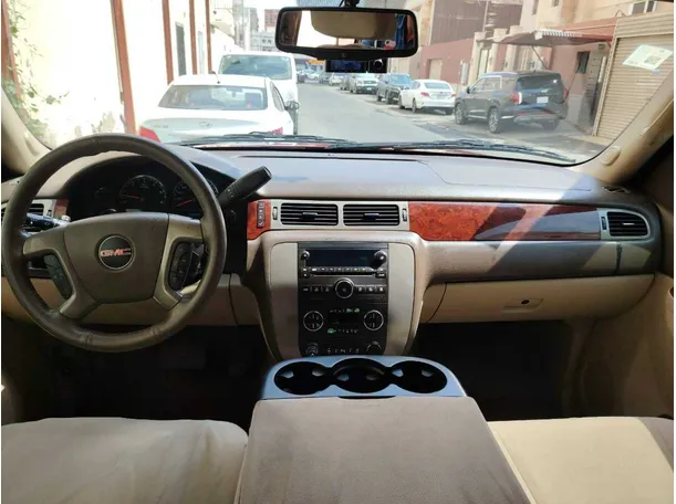Car image 26